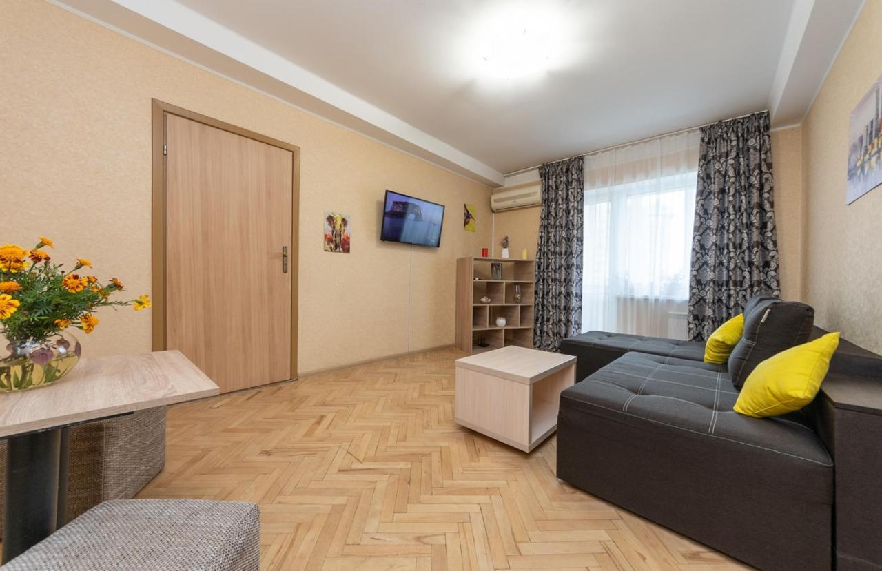 1 Bedroom Apart Near Metro Pecherska Kyiv Exterior photo