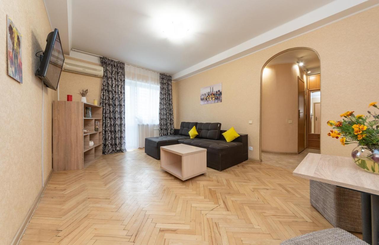 1 Bedroom Apart Near Metro Pecherska Kyiv Exterior photo