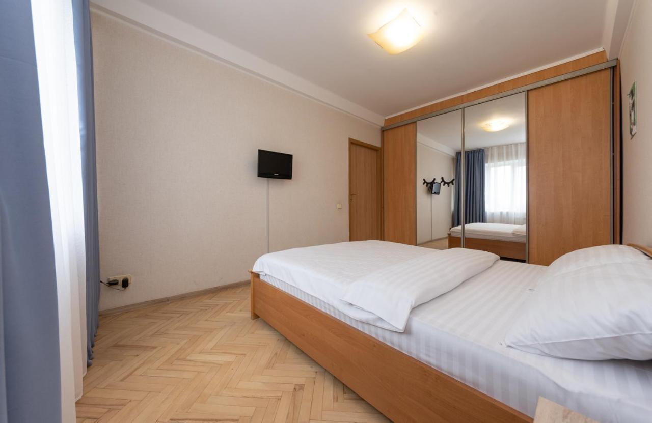 1 Bedroom Apart Near Metro Pecherska Kyiv Exterior photo